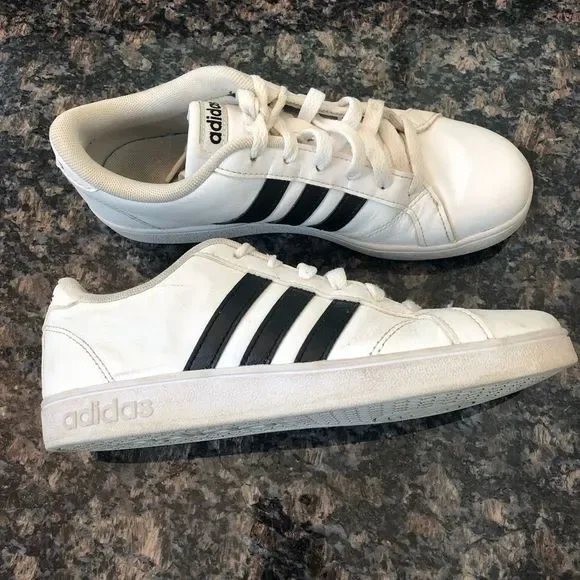 adidas gazelle silver green womens Adidas Grand Court 3.0 | Kids | Leo (White/Crystal Linen/Coffee) main image 0